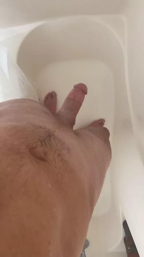 25 M4A looking for a chill jerk bro in the south charlotte area. Hmu