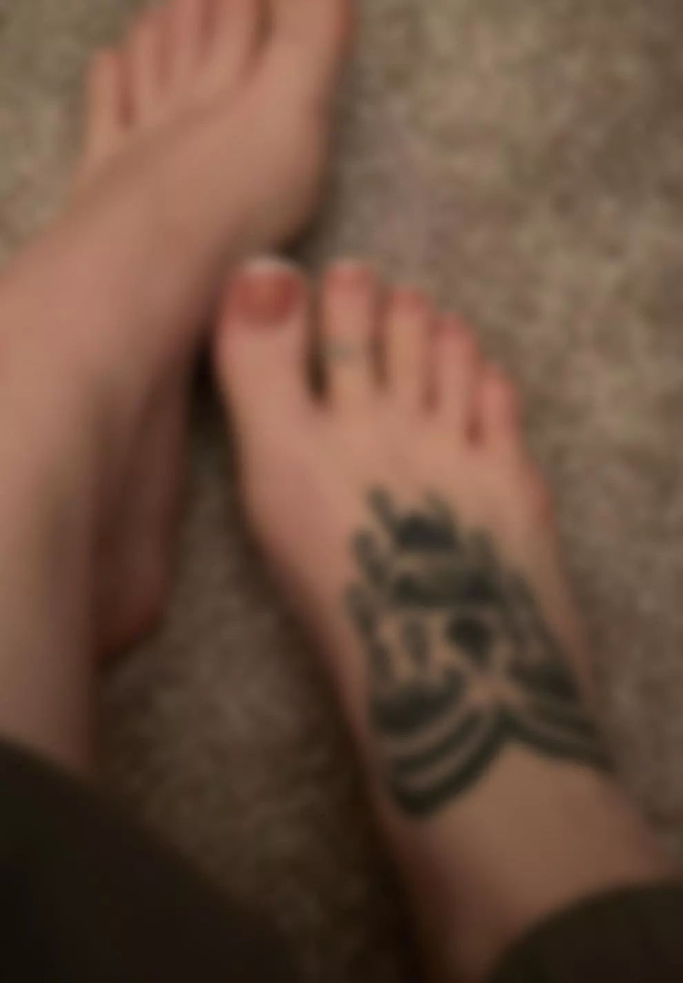 go into debt over my perfect brat feet 💕