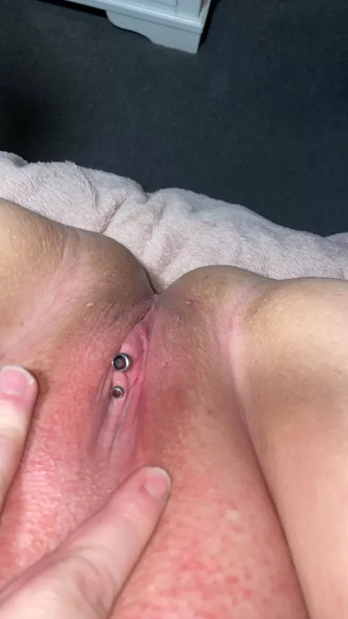 Guess who’s nice and smooth ready for some cut cocks 😏