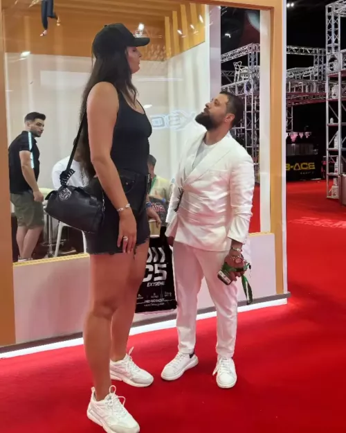 When you meet a girl from the Internet, but you lied about your height