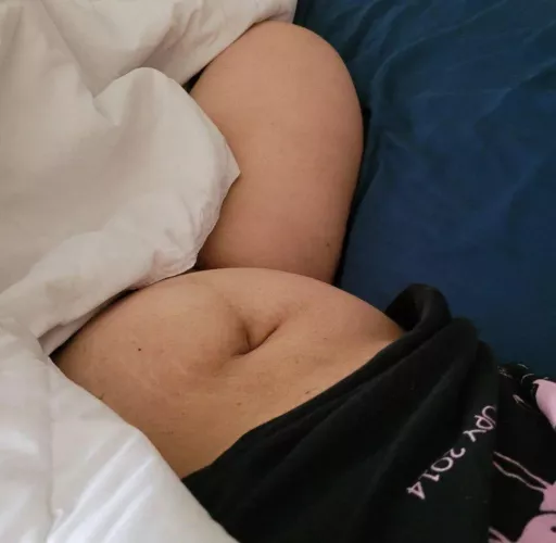 Any hucow lovers into bellies and want to chat about my wife's?