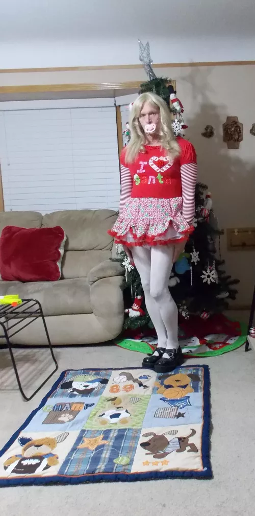 I love Christmas. Love laying by the tree watching the flickering lights and wetting my diaper then getting changed right under the tree by mommy/daddy. 💦🧷🍼