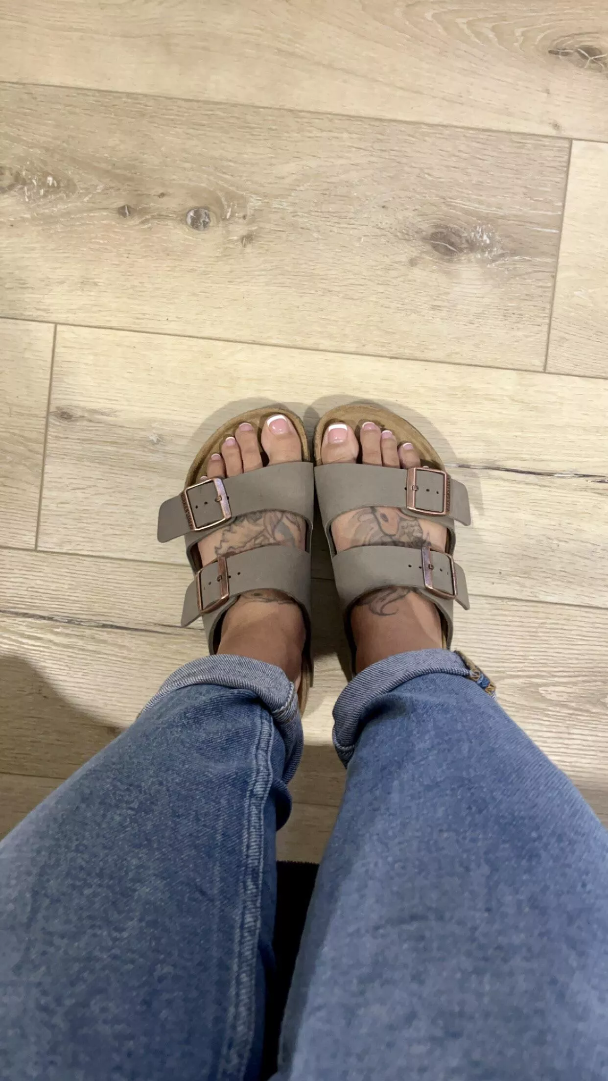 Back to French tips, do my toes look good? 