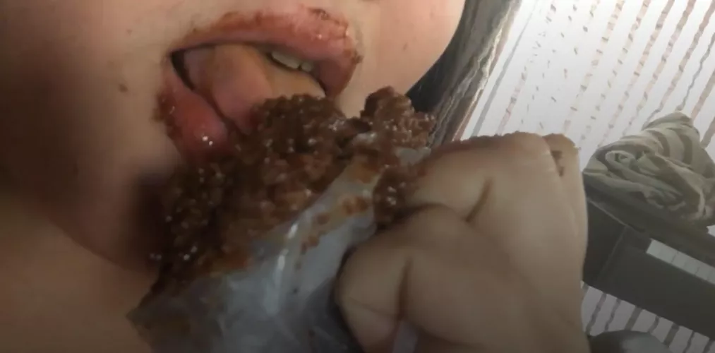 (F) Tasting Daddy´s shit like a good scat slut  (F) Tasting Daddy´s shit like a good scat slut