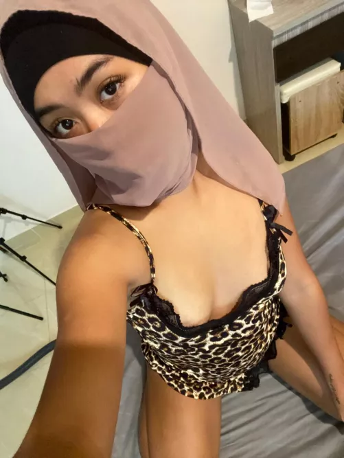 Habibi 18 pakistani here are you an old man? Comment your age below Habibi 18 pakistani here are you an old man? Comment your age below