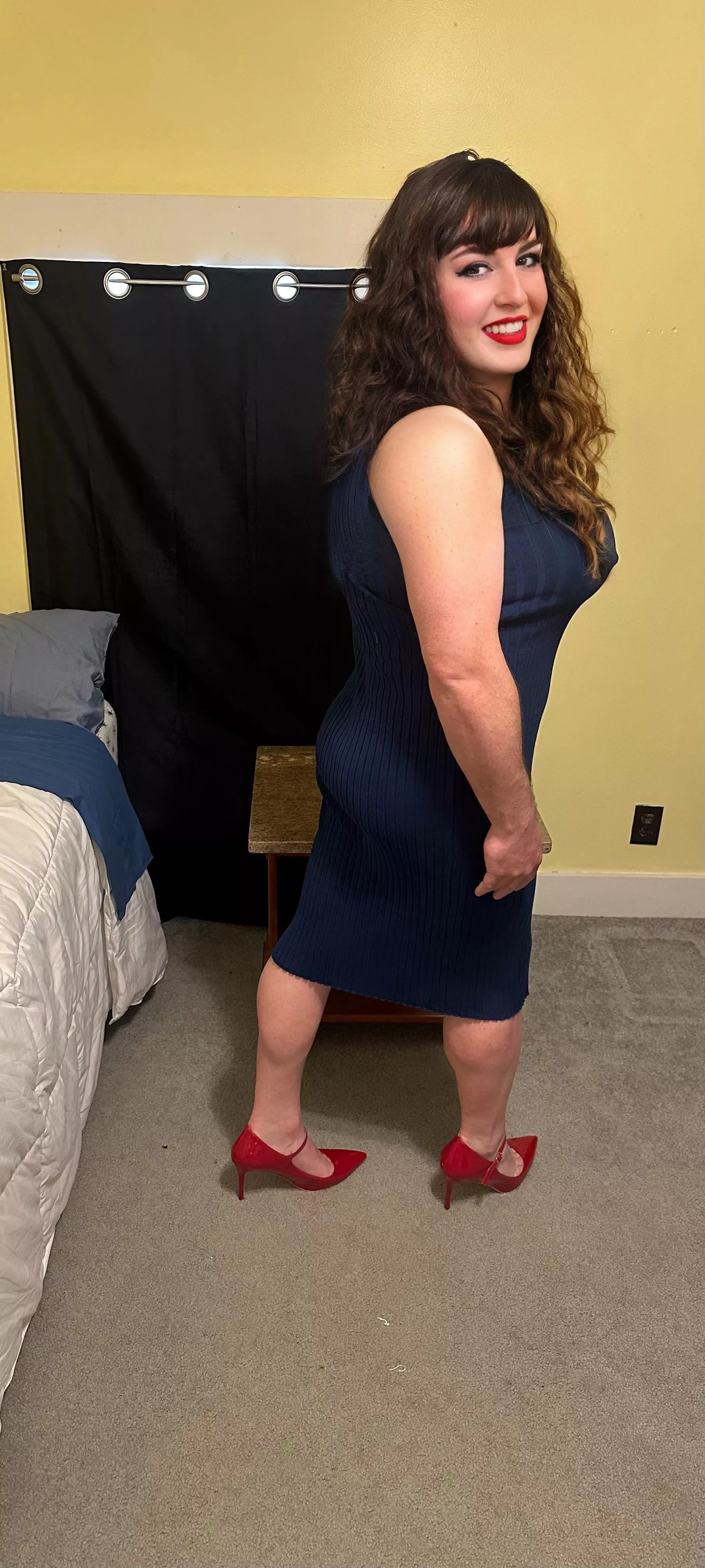 Would you flirt with your boss..if she looked this good? 😉