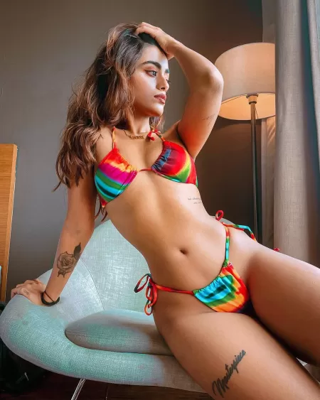 Simi Das (@_simidas_)