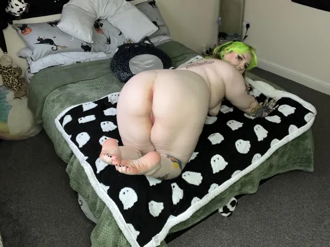 Bend me over & fuck me rough!