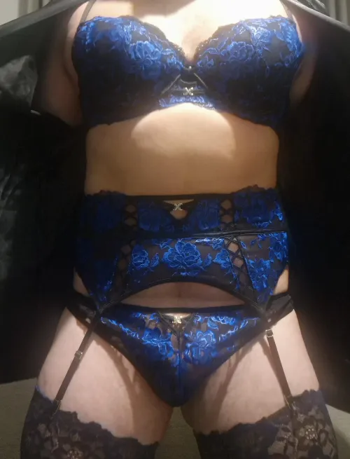 Can I suck your dick in this lingerie am already on my knees 