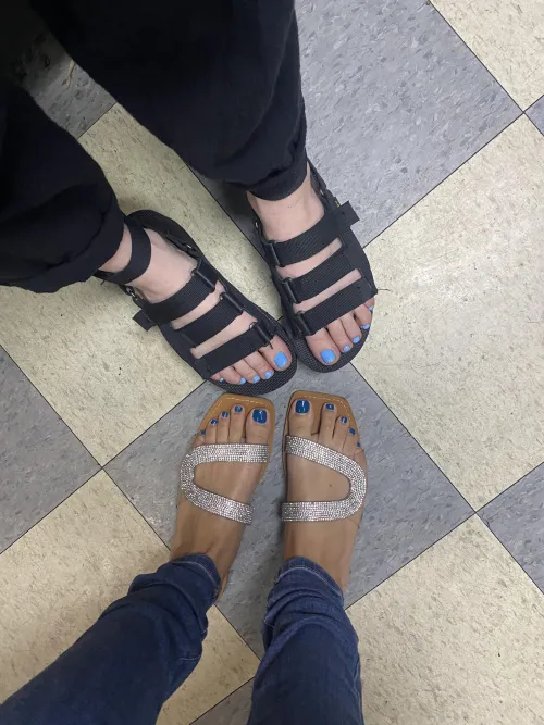 Dark or light blue toes? 