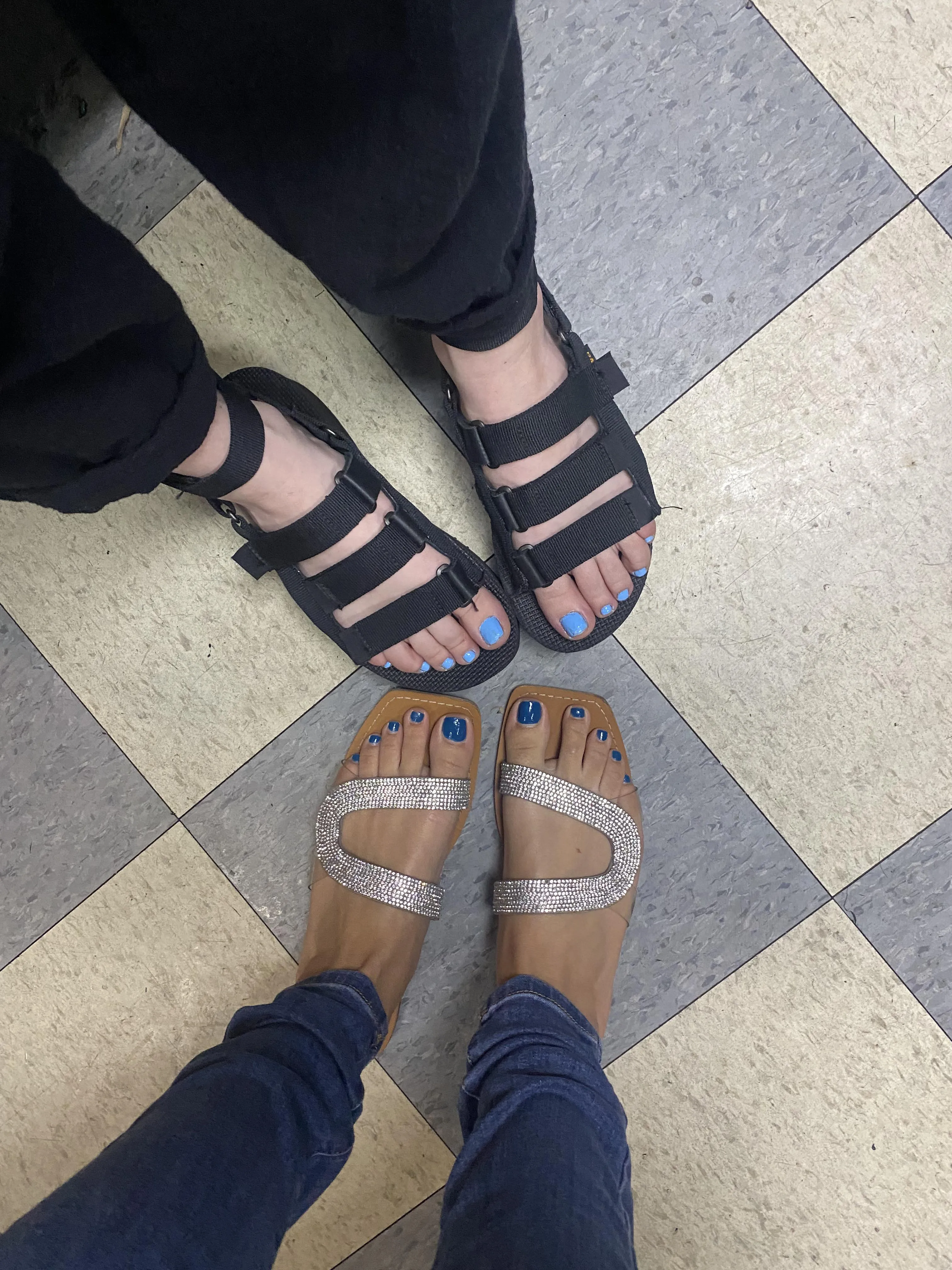 Dark or light blue toes? 