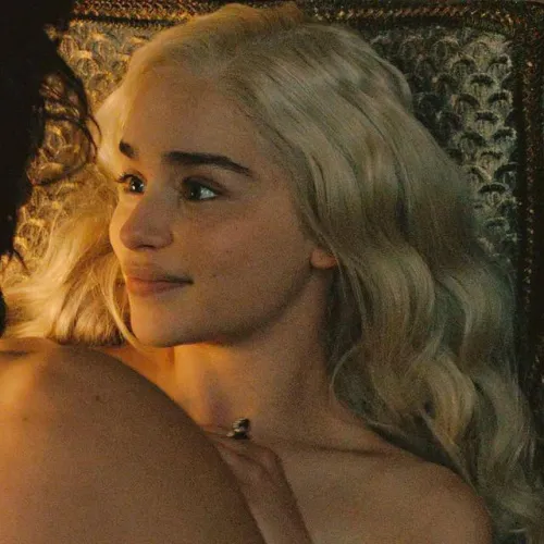 Emilia Clarke is gorgeous