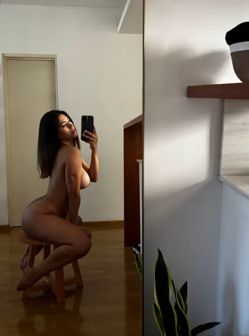 How would u describe my milf body
