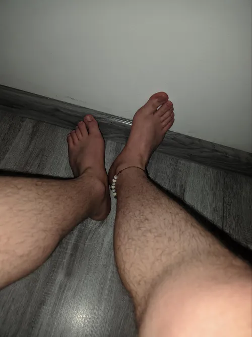 I love how masculinity looks on feet, does anyone else like it?