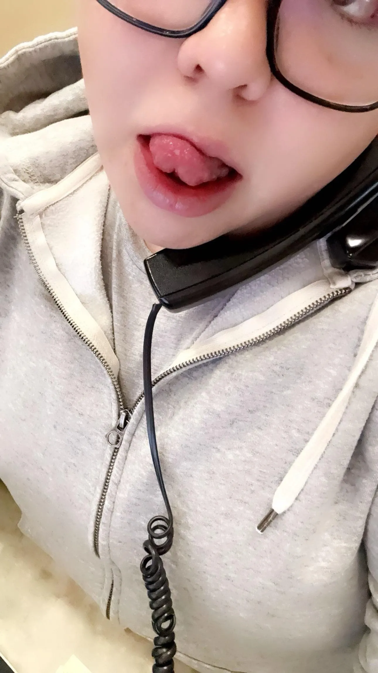 I’m bored at work who wants to give me cum. Colorado Springs