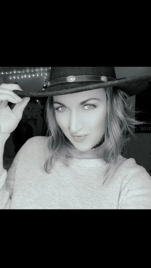 Just thought I’d stop in and say howdy ;) 