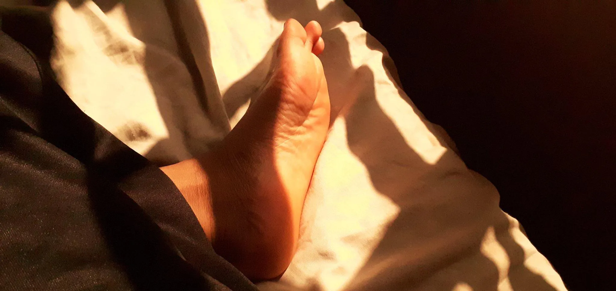 Prove to me just how wet you are for My wrinkled feet 