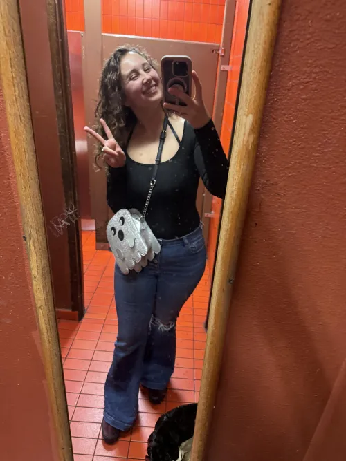 Would you come say hi at the bar 