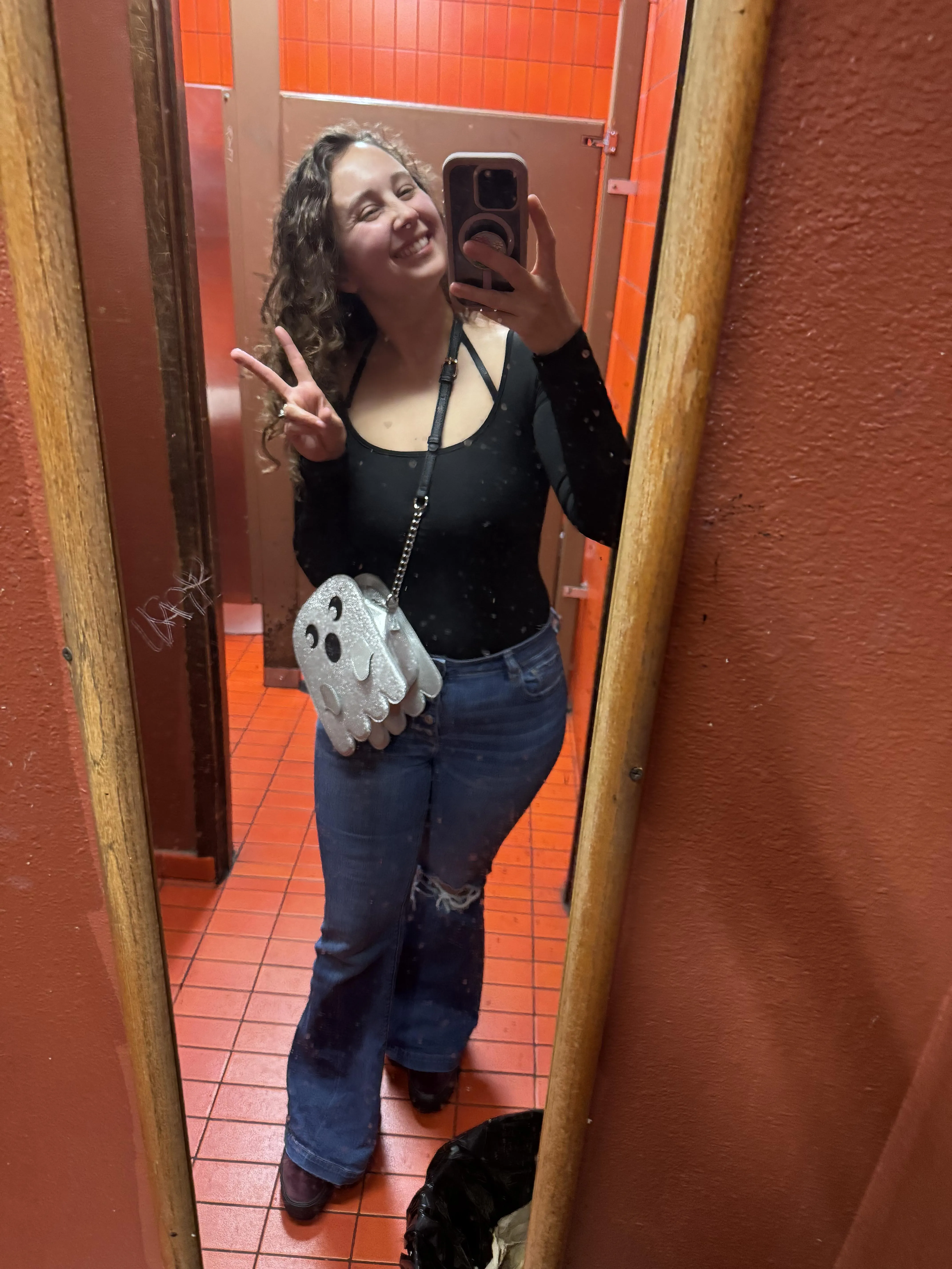 Would you come say hi at the bar 