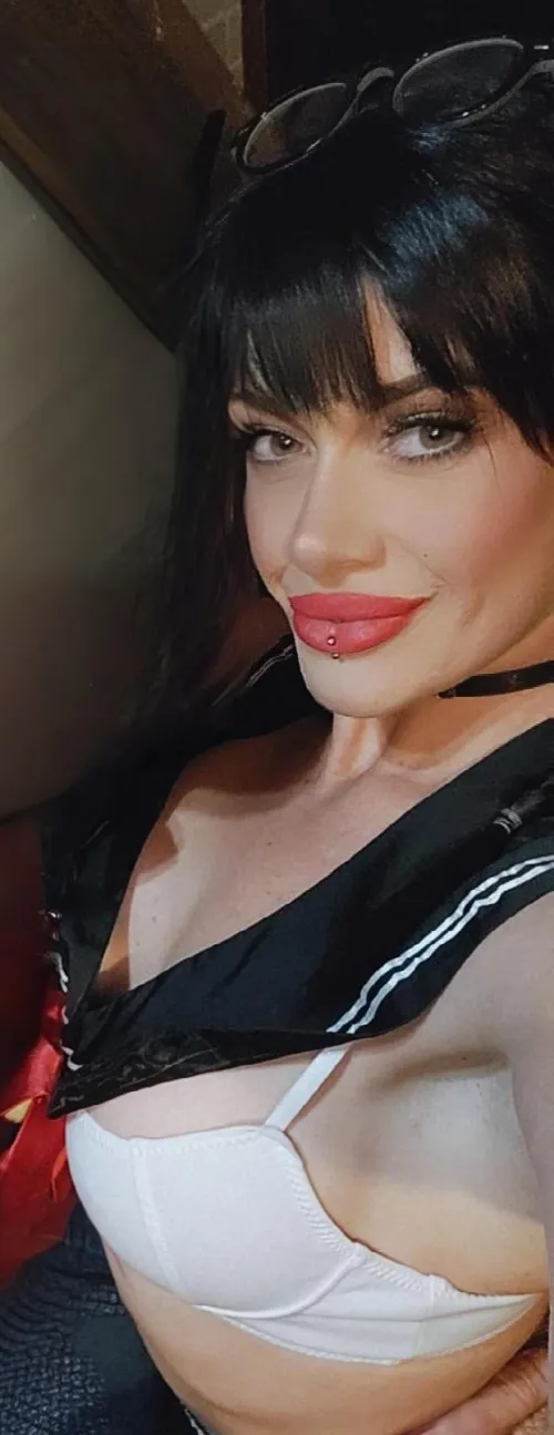 31F Will be in London soon, Anyone up for some fun.