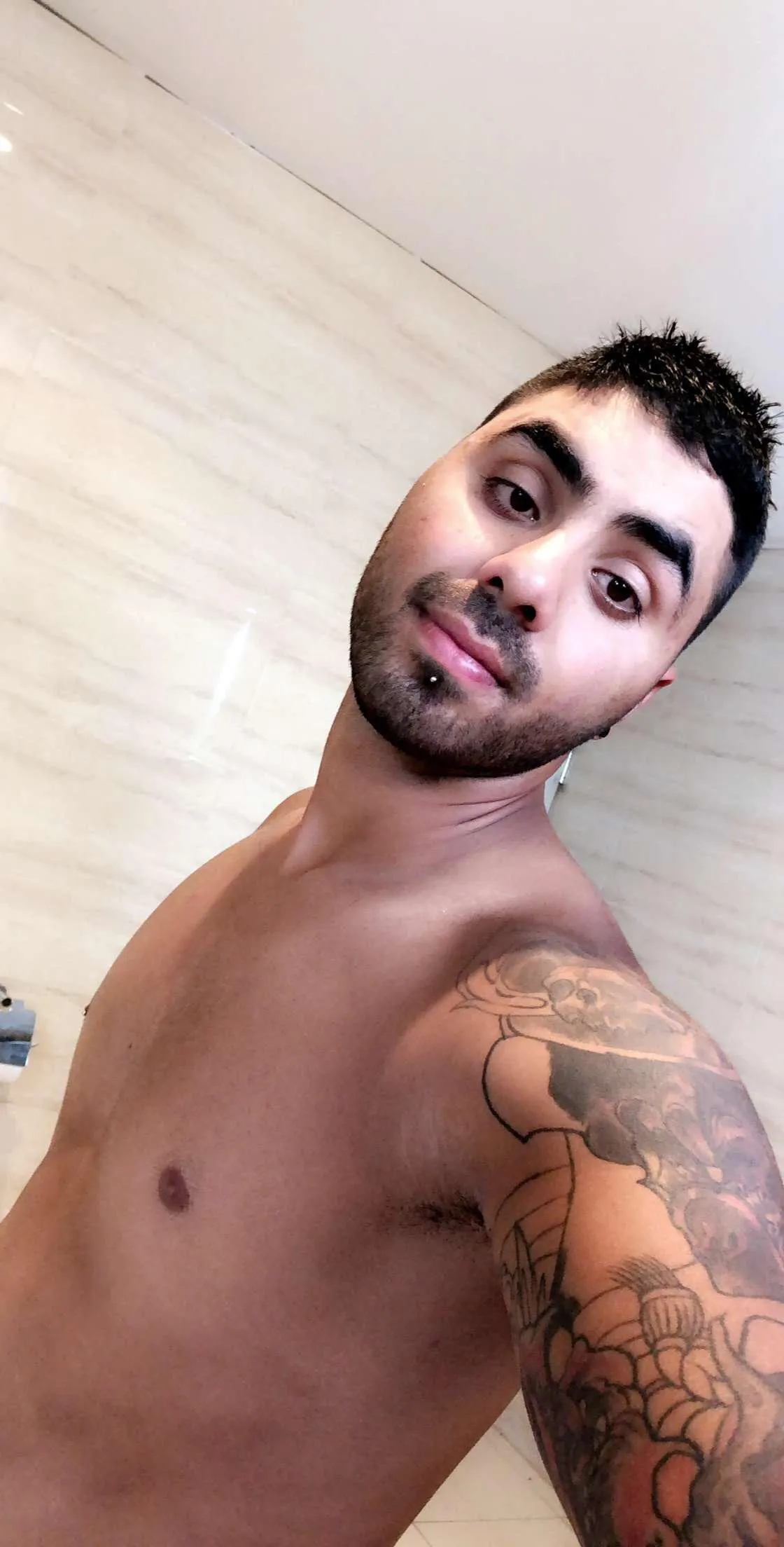 Any females from Melbourne wanna meet 