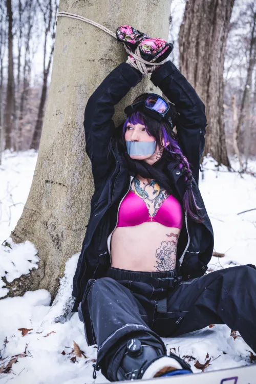 can’t run away when your feet are strapped into a snowboard… 