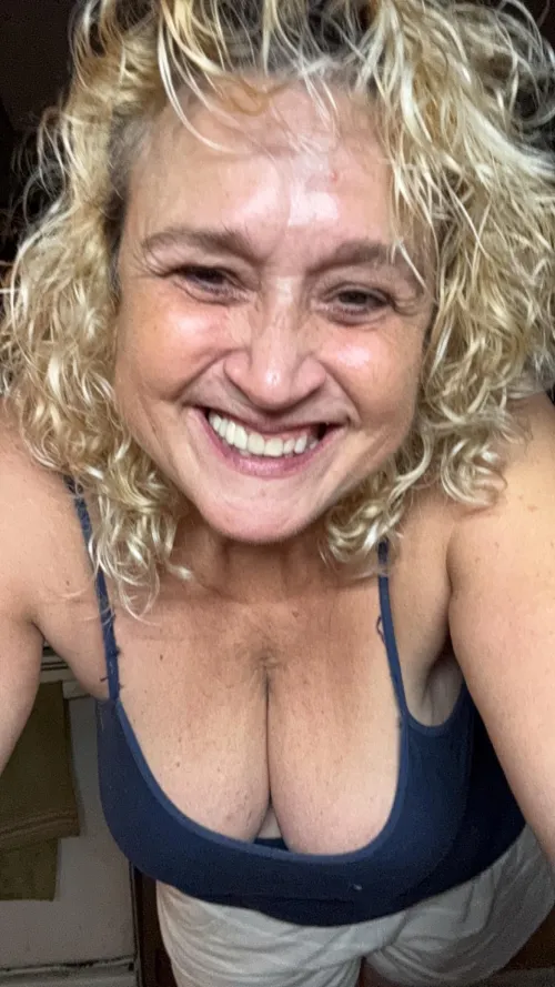 Come checkout this hot MILF 