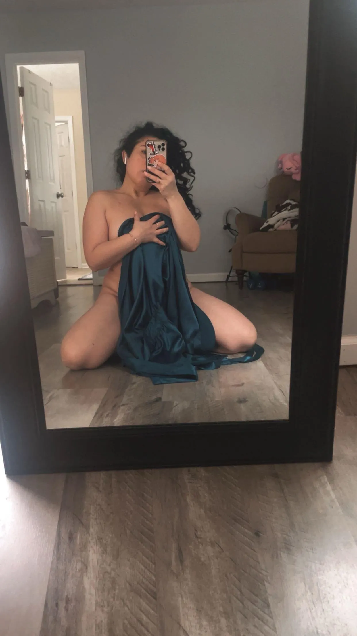 If sent you nudes, would you jerk off to them