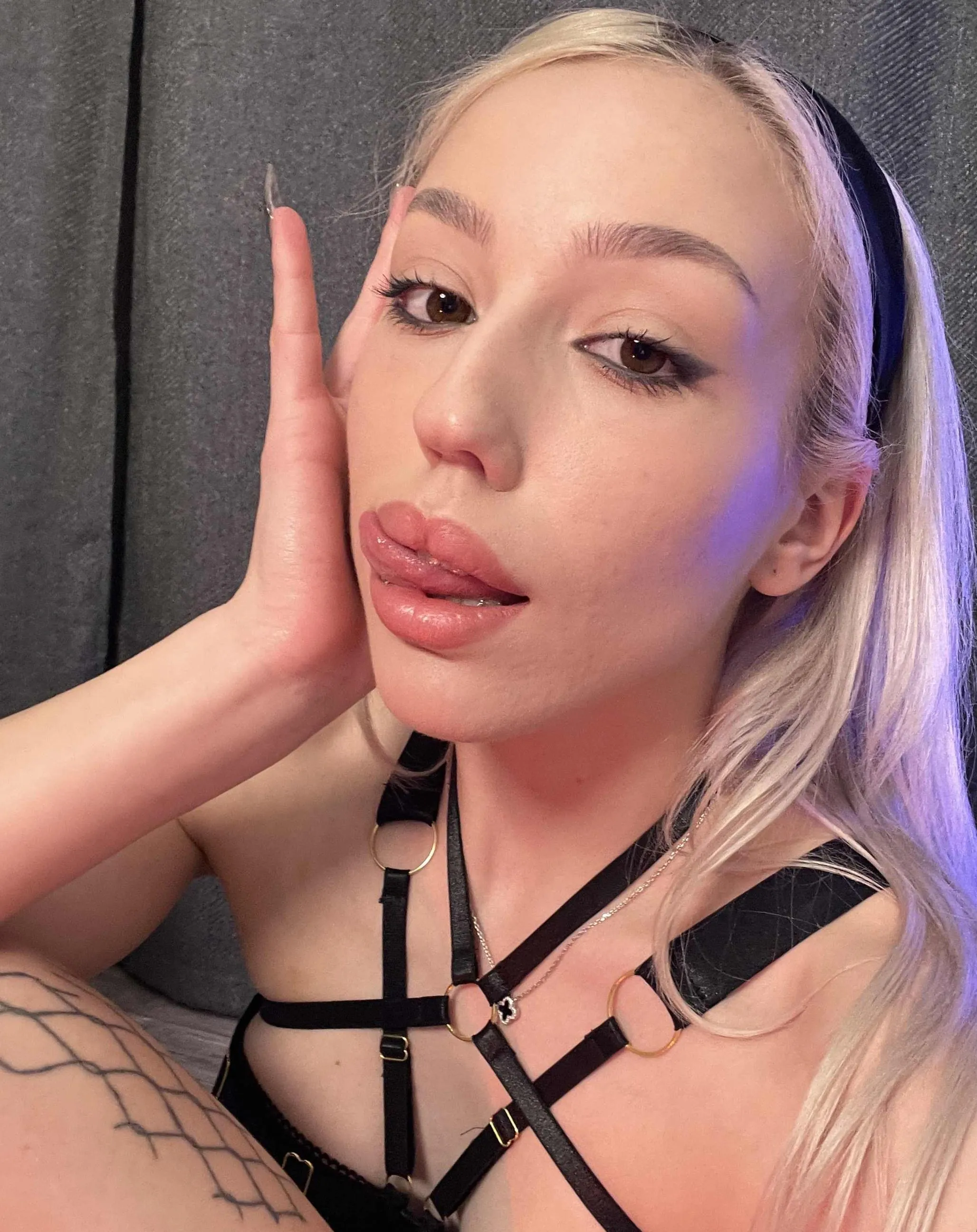 Im pretty shy but not when it comes to showing my selfies