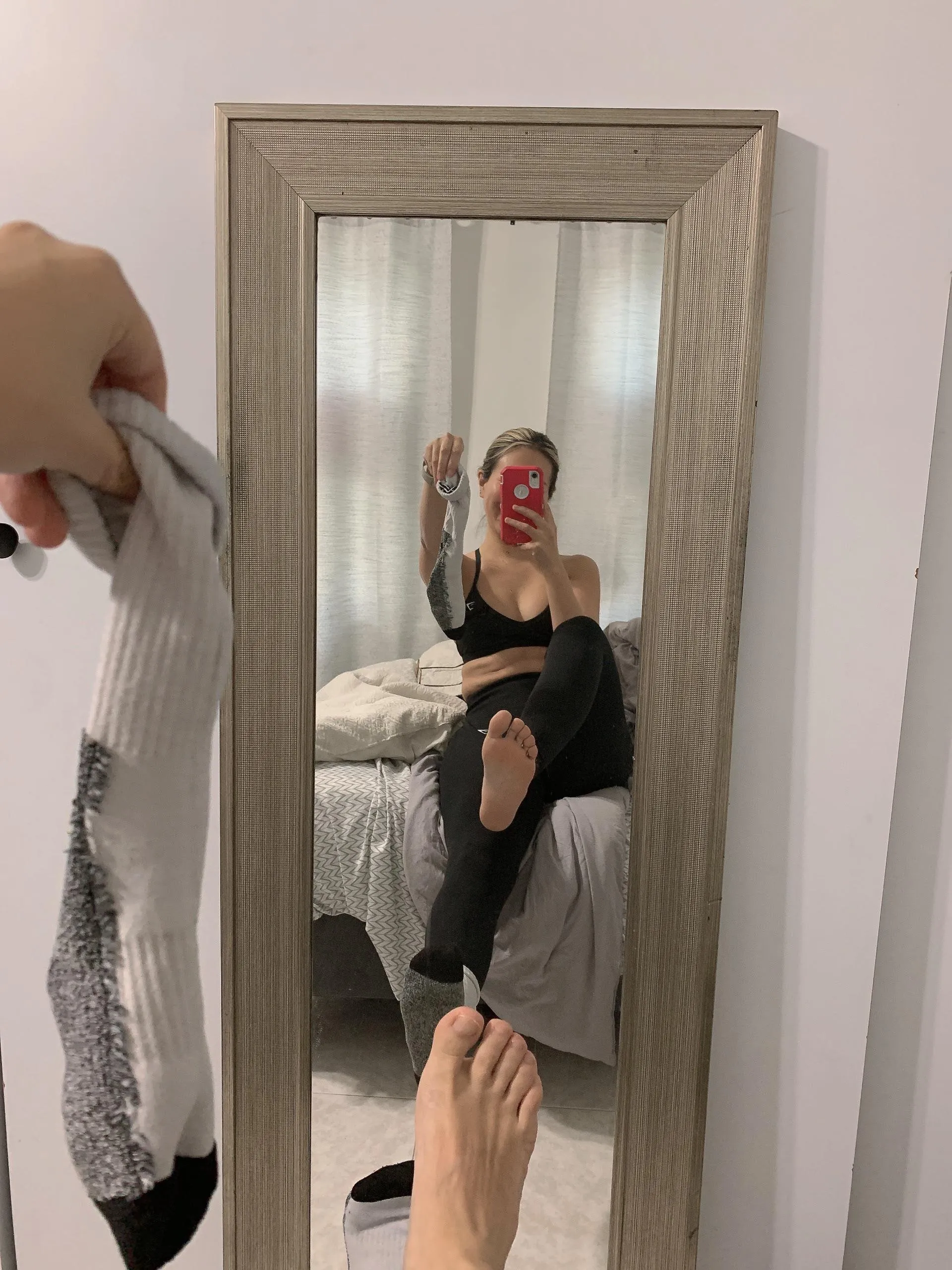 Japanese gym girl’s feet is your type ?