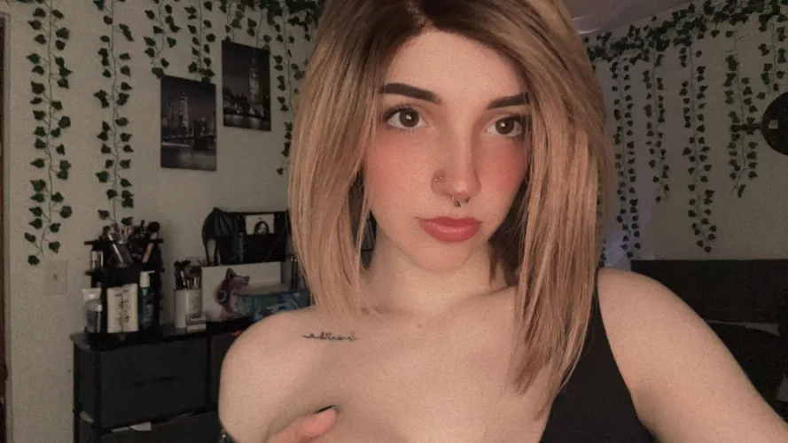 Needing some new hair color ideas :3