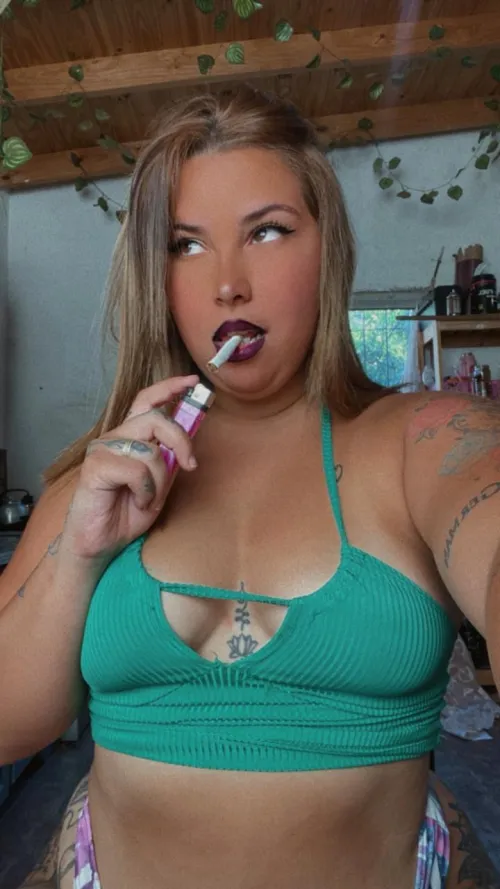 Sharing a cigarette! I want to smoke and masturbate