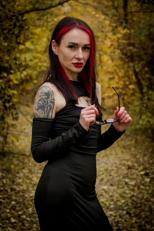 there's nothing like a mysterious alt girl