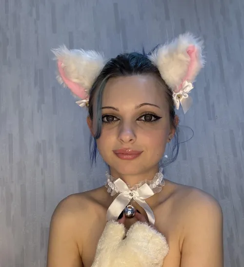 This sweet cat wants to spend a hot night with you