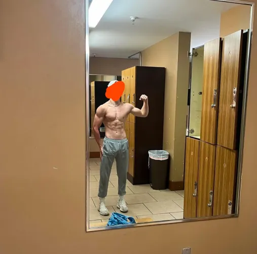 [19] What would you do to this wrestler with abs 