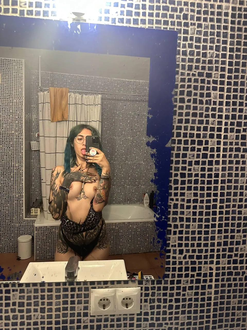 every sunday I end up in the bathroom doing crazy things 