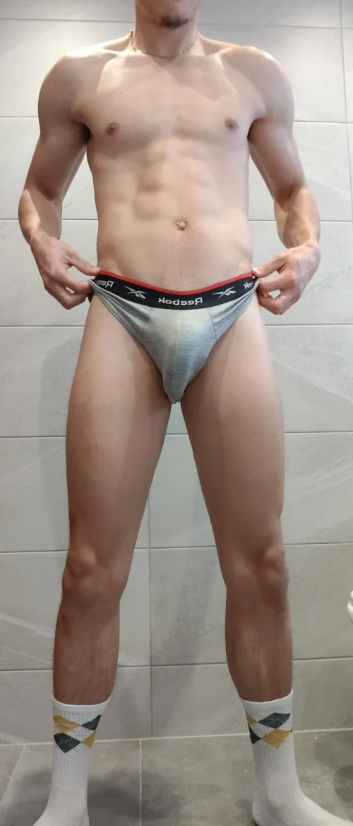 Get on your knees and rub your face in my bulge 