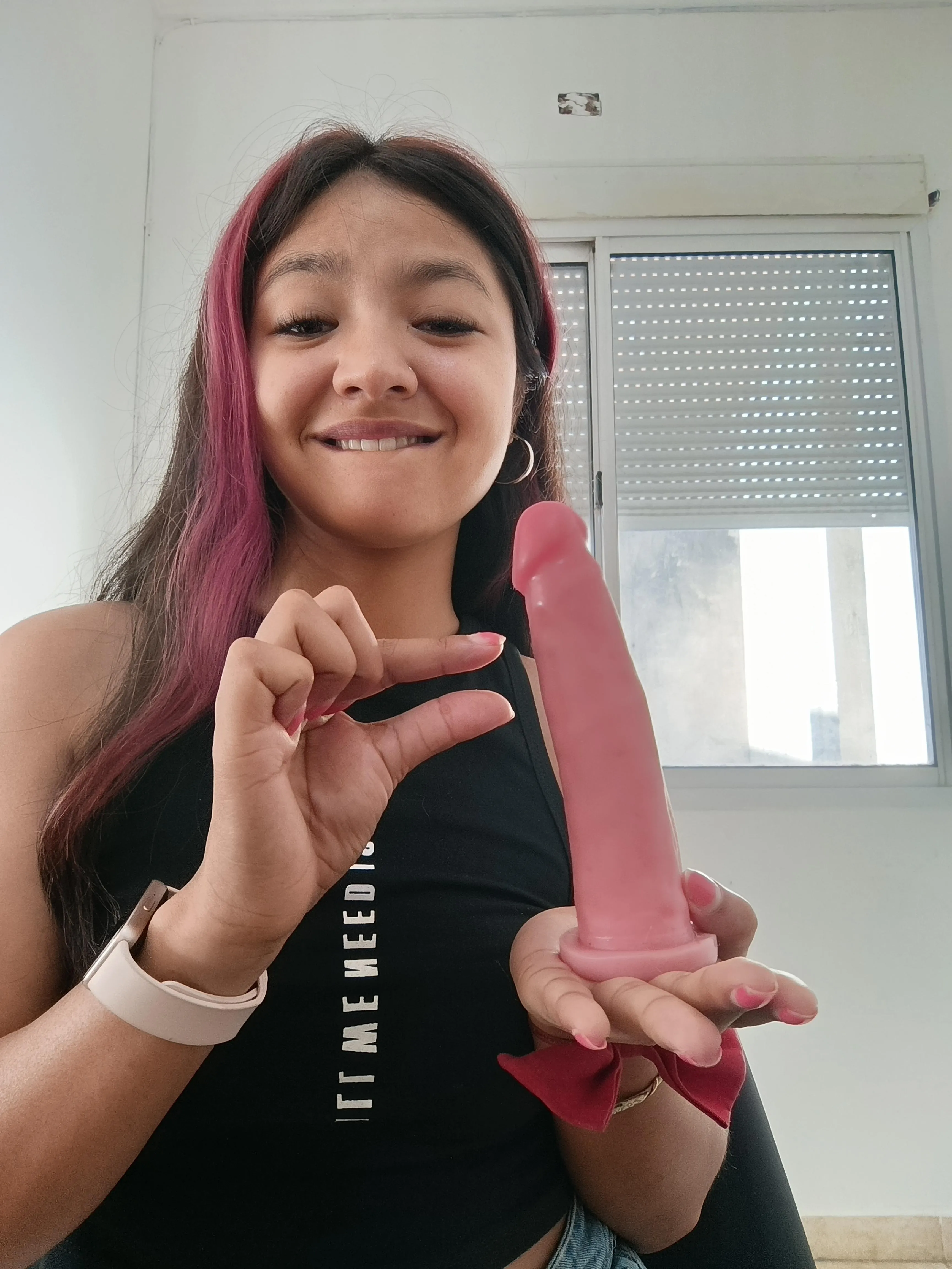 I bet your tiny penis couldn't please me