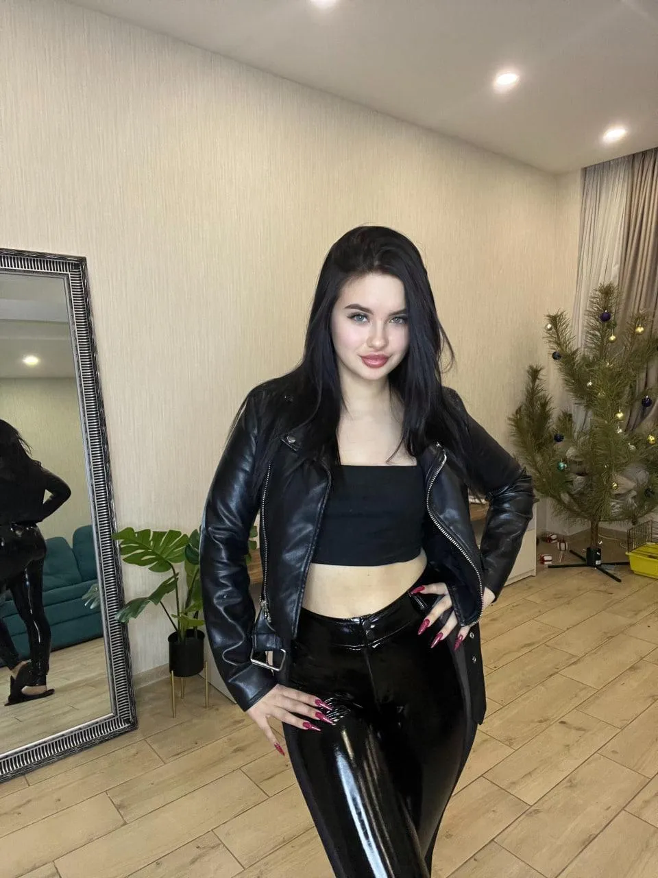 Leather clothes are sexy.