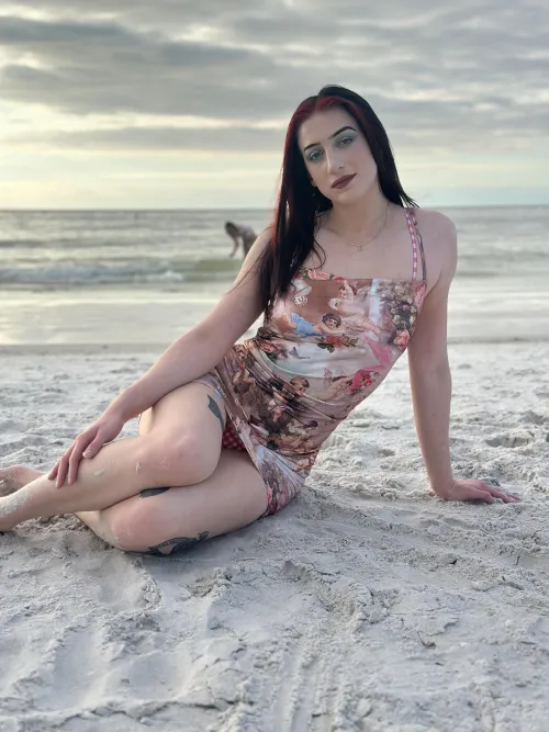 Little sun dress on the beach, hot right?