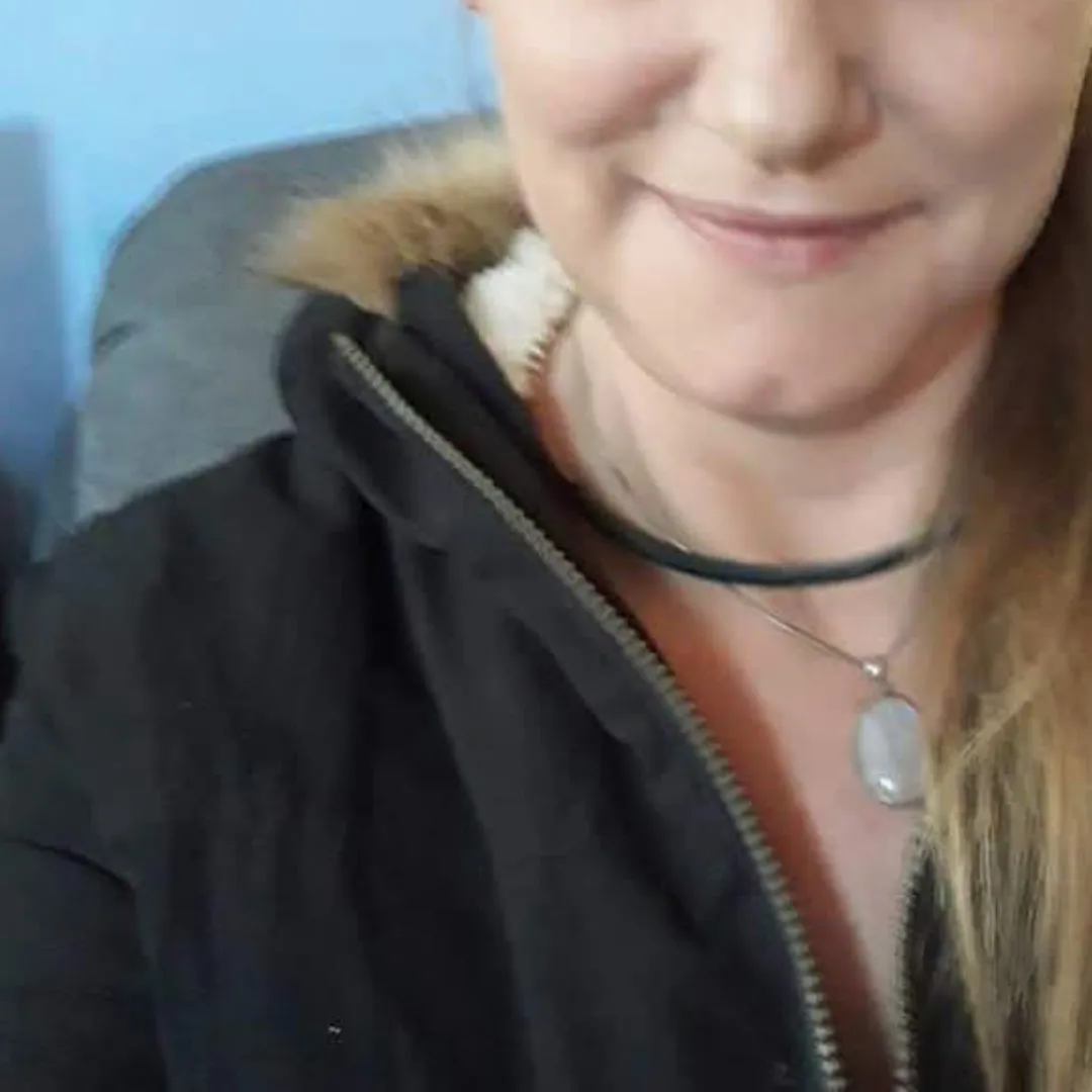 Looking for lady's or cple