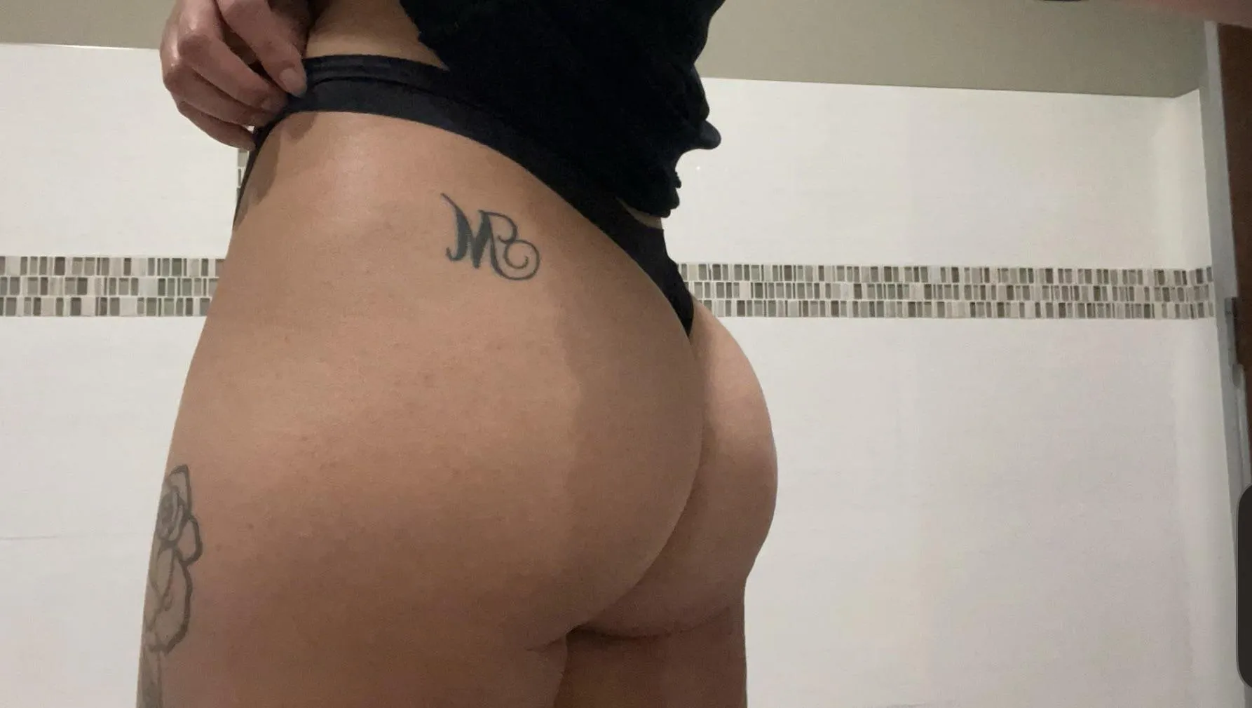 (Selling) used panties, socks , bras, facetime sessions , available to wear soon! LATINA , Vacuum seal . I gym everyday 