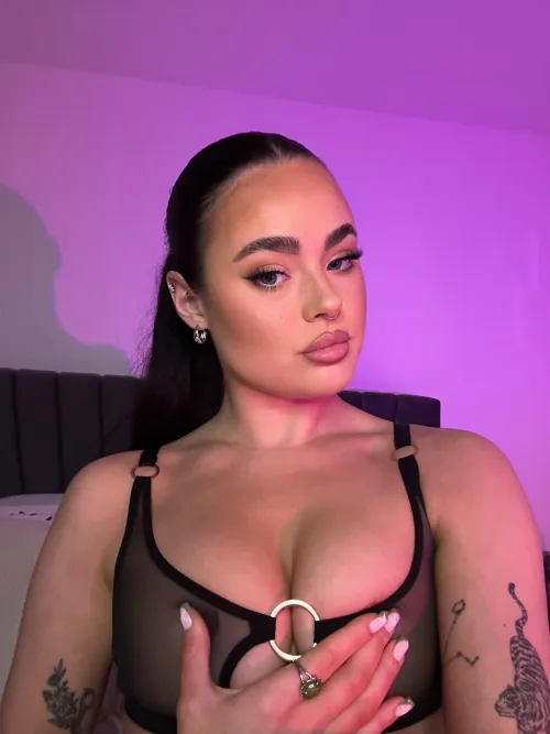 This British slut wants to gag on it 