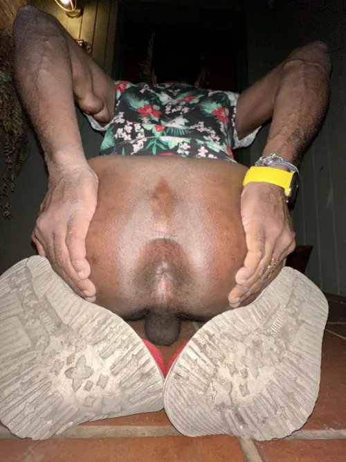 cmon, give my hole a sloppy wet kiss 