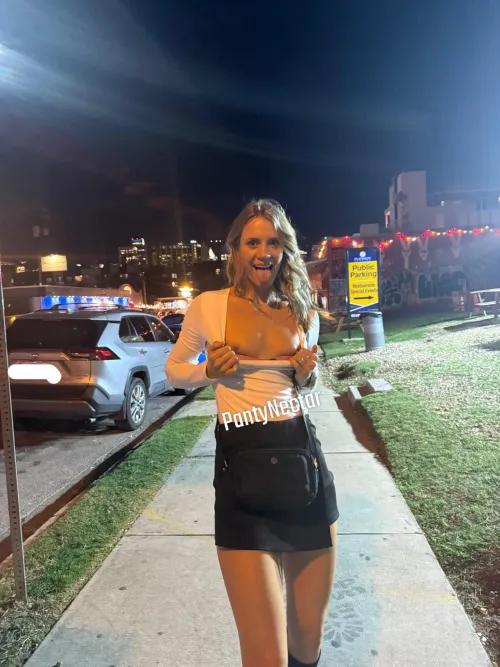 Flashing my titties out in Austin