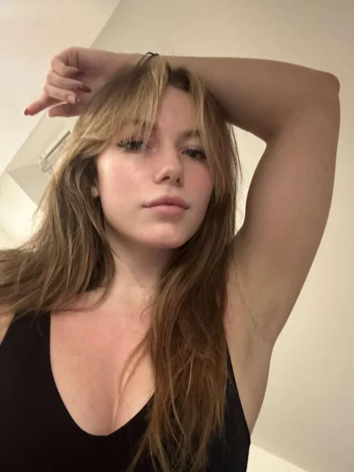 How do you like armpits best, freshly shaved, hairy, or stubbly? 