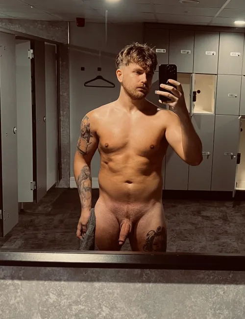 I’m the gym locker room slut