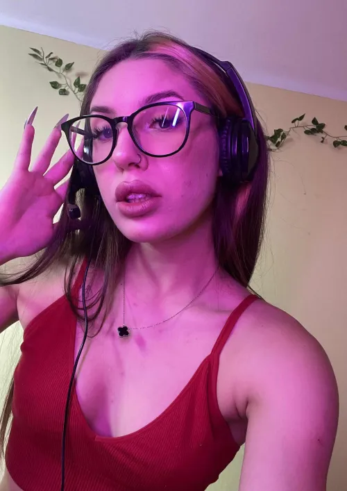 young babe wanna have some fun in this morning who s down