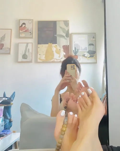Asian arched feet mirror selfie