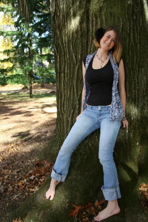 Barefoot at the Park from /r/BeautifulBarefootGirl